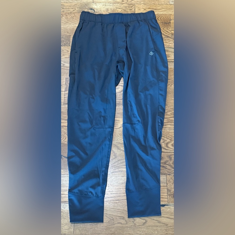 NWT. Abercrombie & Fitch. YPB Men’s Gray Joggers. Size XS.